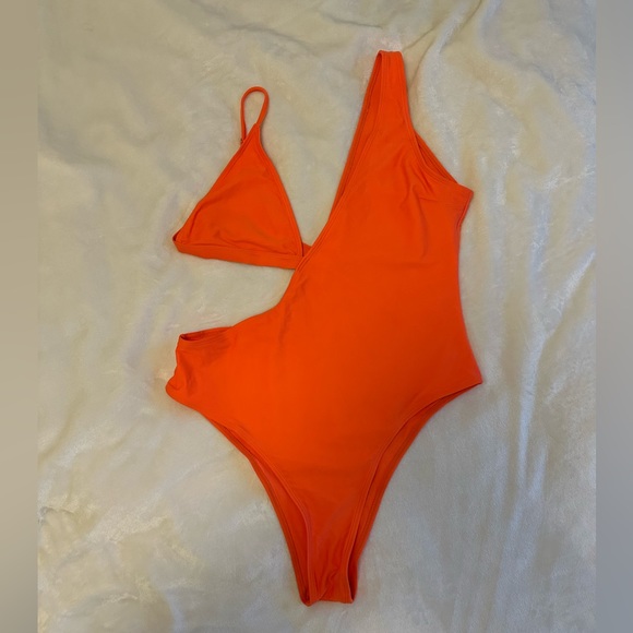 Matte Collection One Piece - Picture 2 of 2